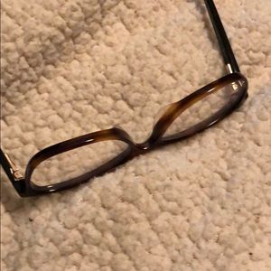 Meet your Posher, Lara